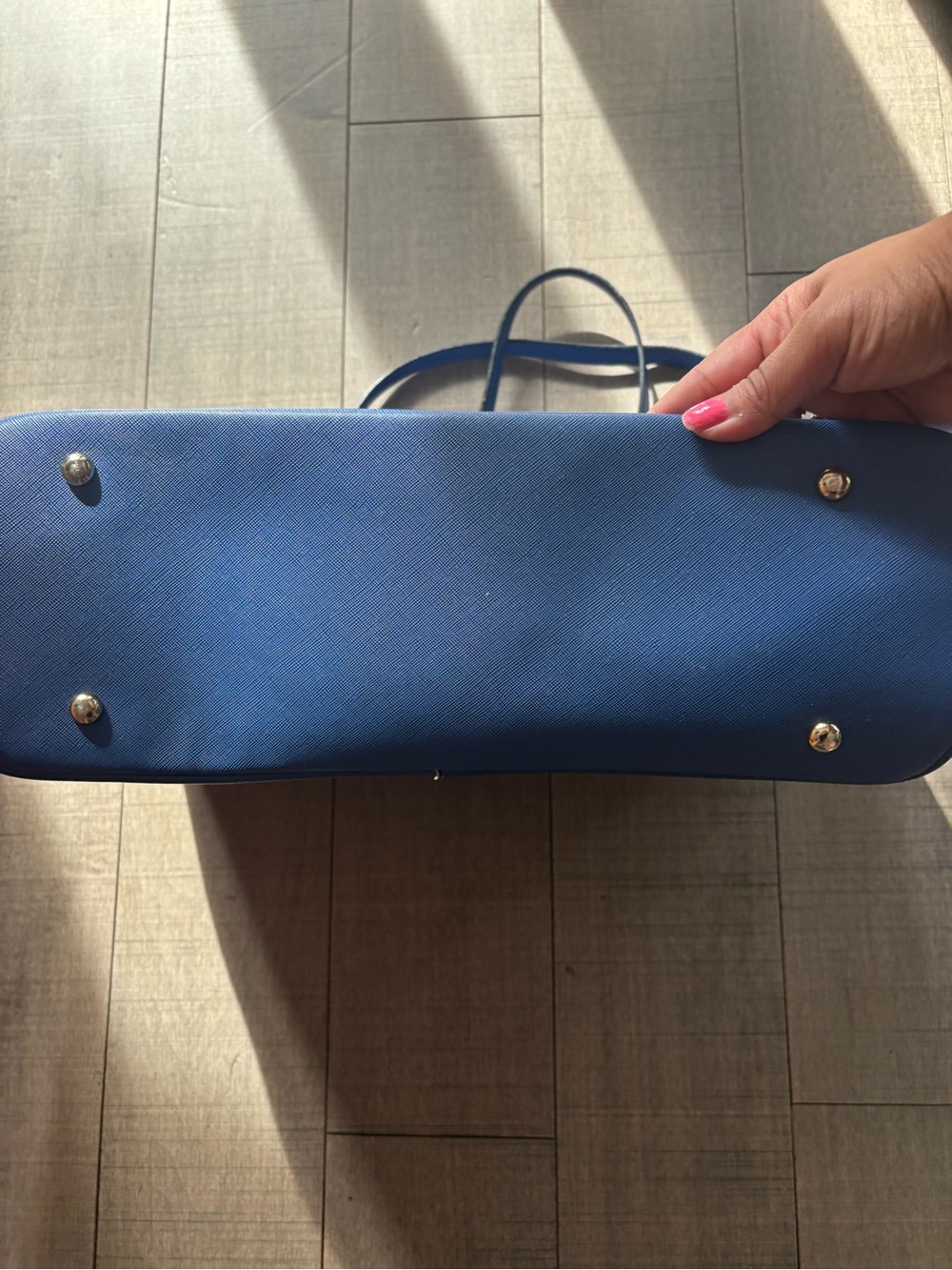 🦋Michael Kors🦋Saffiano Leather Tote Bag in Blue with Gold Tone Accents - Picture 4 of 8